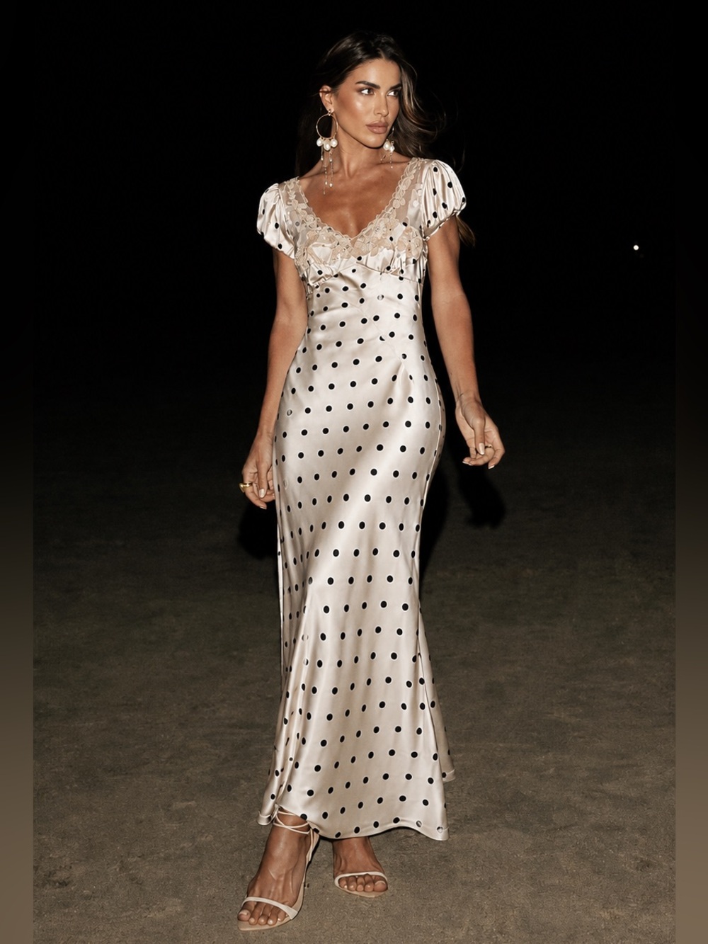 VIRAL NEW CAMILA COELHO POLKA DOT DRESS SIZE M AND L
🚨NO DISCOUNT ON THIS DRESS